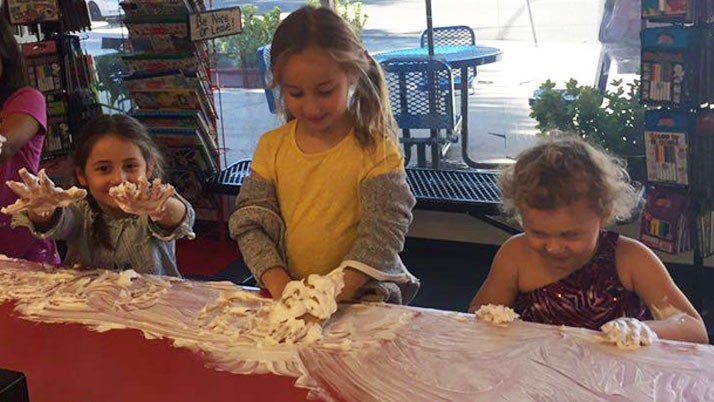 https://www.werockthespectrumkidsgym.com/static/514eee4c847f1e4a7165868d6f8f10d4/12d5a/WRTS-Blog-sensory-play-activities-1.jpg